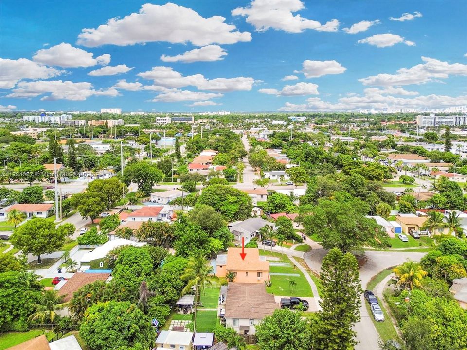 合同活跃: $385,000 (2 贝兹, 1 浴室, 830 平方英尺)