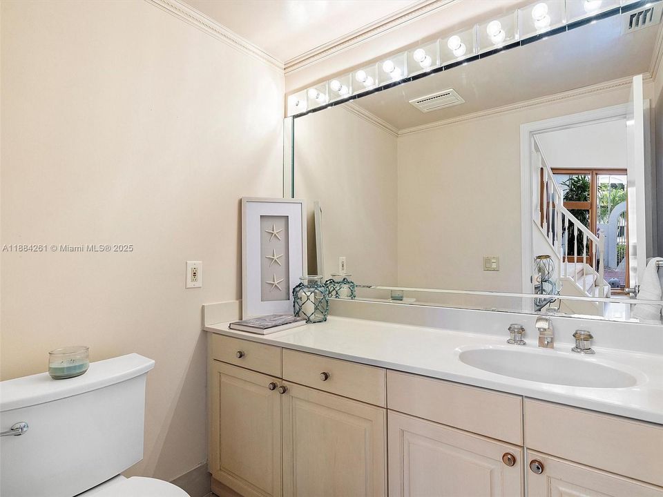 待售: $990,000 (2 贝兹, 2 浴室, 2396 平方英尺)