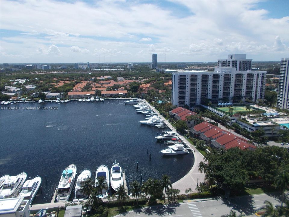 待售: $990,000 (2 贝兹, 2 浴室, 2396 平方英尺)