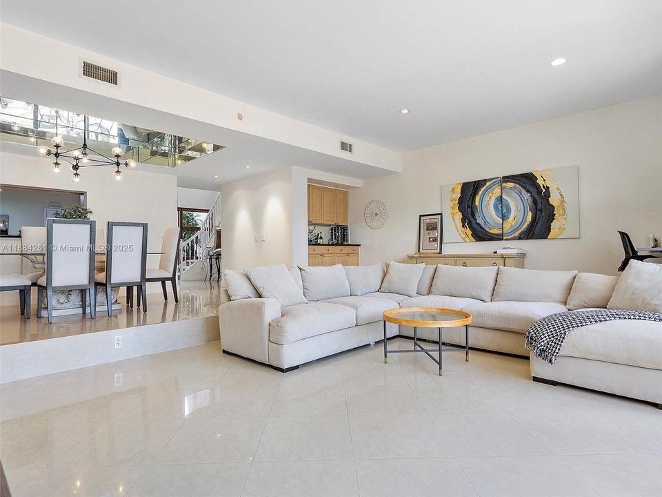 待售: $990,000 (2 贝兹, 2 浴室, 2396 平方英尺)