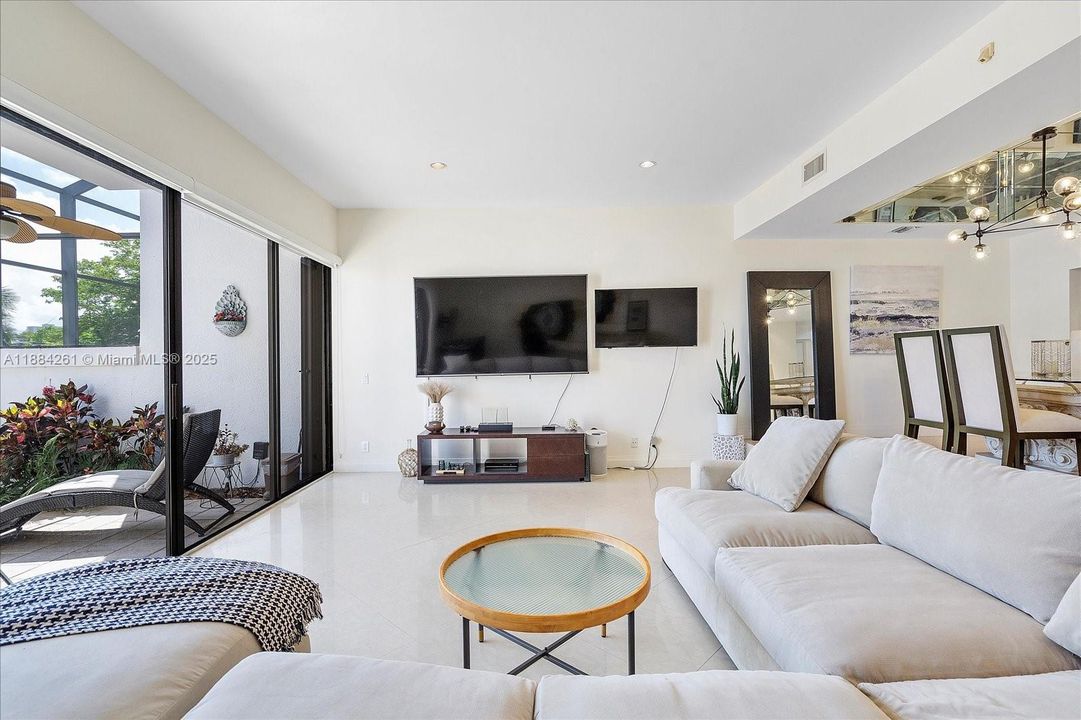 待售: $990,000 (2 贝兹, 2 浴室, 2396 平方英尺)