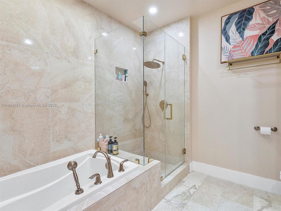 待售: $990,000 (2 贝兹, 2 浴室, 2396 平方英尺)