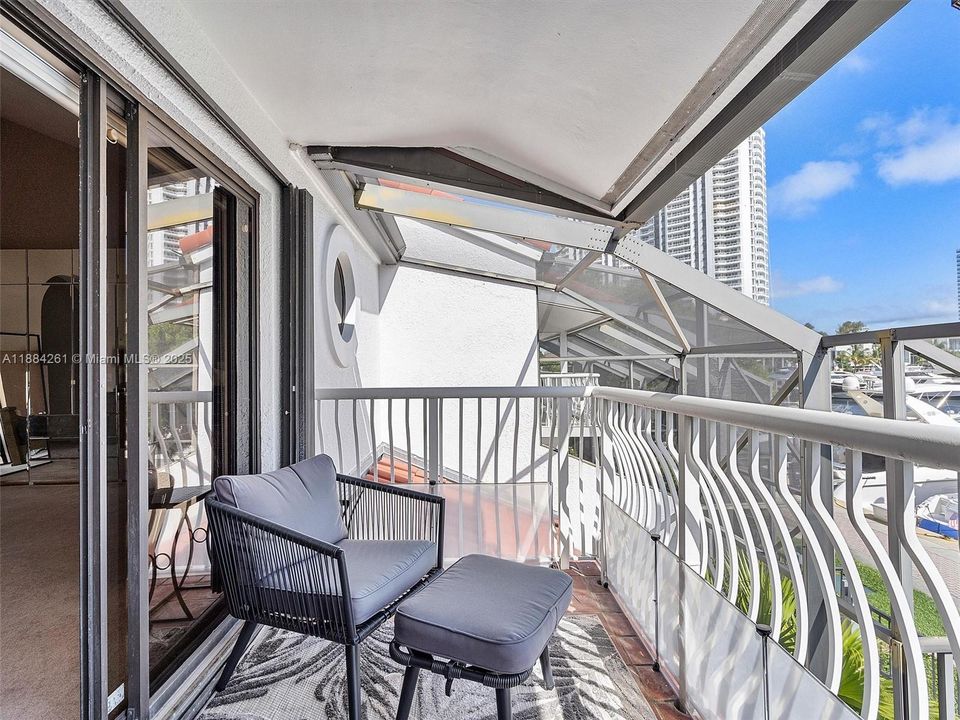 待售: $990,000 (2 贝兹, 2 浴室, 2396 平方英尺)