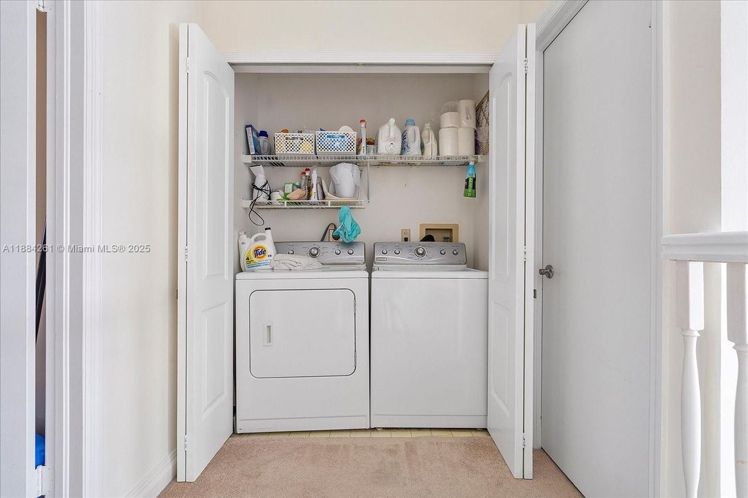 待售: $990,000 (2 贝兹, 2 浴室, 2396 平方英尺)