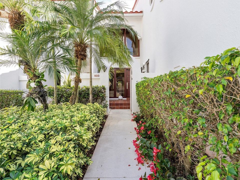 待售: $990,000 (2 贝兹, 2 浴室, 2396 平方英尺)