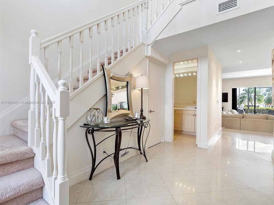 待售: $990,000 (2 贝兹, 2 浴室, 2396 平方英尺)