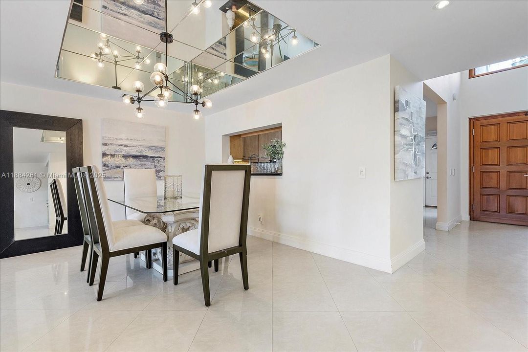 待售: $990,000 (2 贝兹, 2 浴室, 2396 平方英尺)