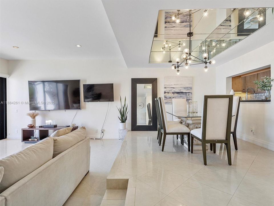 待售: $990,000 (2 贝兹, 2 浴室, 2396 平方英尺)