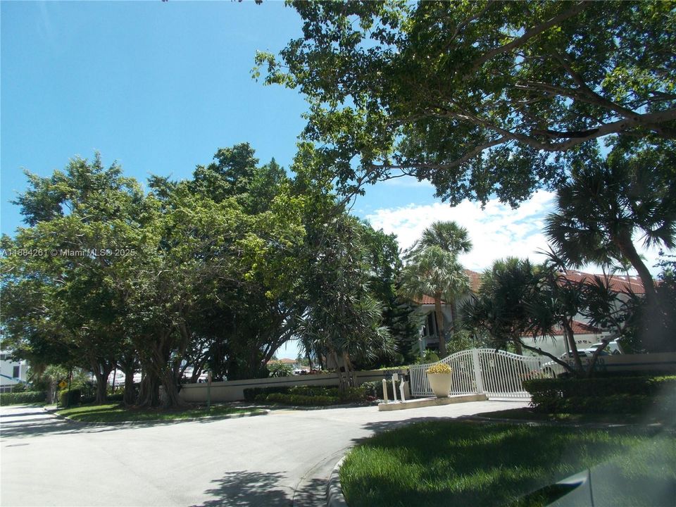 待售: $990,000 (2 贝兹, 2 浴室, 2396 平方英尺)