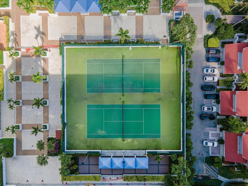 待售: $990,000 (2 贝兹, 2 浴室, 2396 平方英尺)