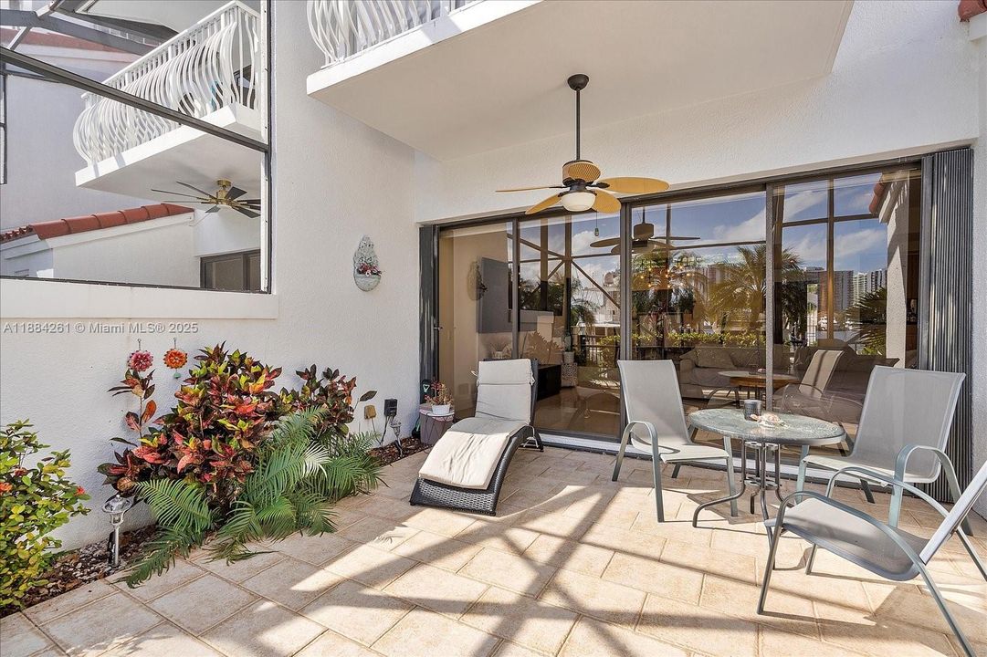 待售: $990,000 (2 贝兹, 2 浴室, 2396 平方英尺)