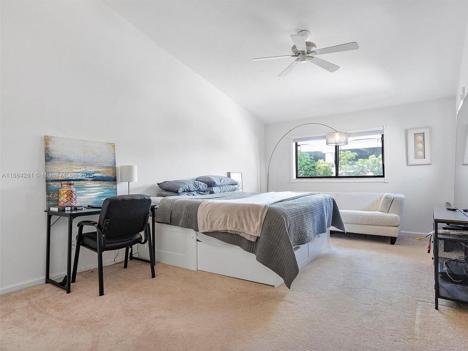 待售: $990,000 (2 贝兹, 2 浴室, 2396 平方英尺)