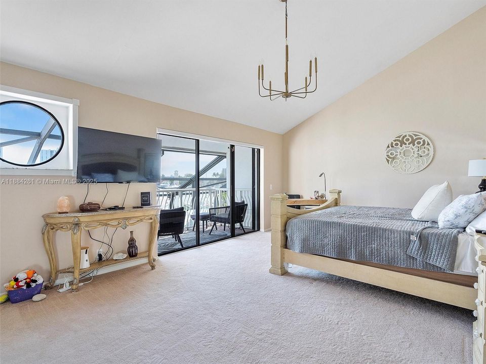 待售: $990,000 (2 贝兹, 2 浴室, 2396 平方英尺)