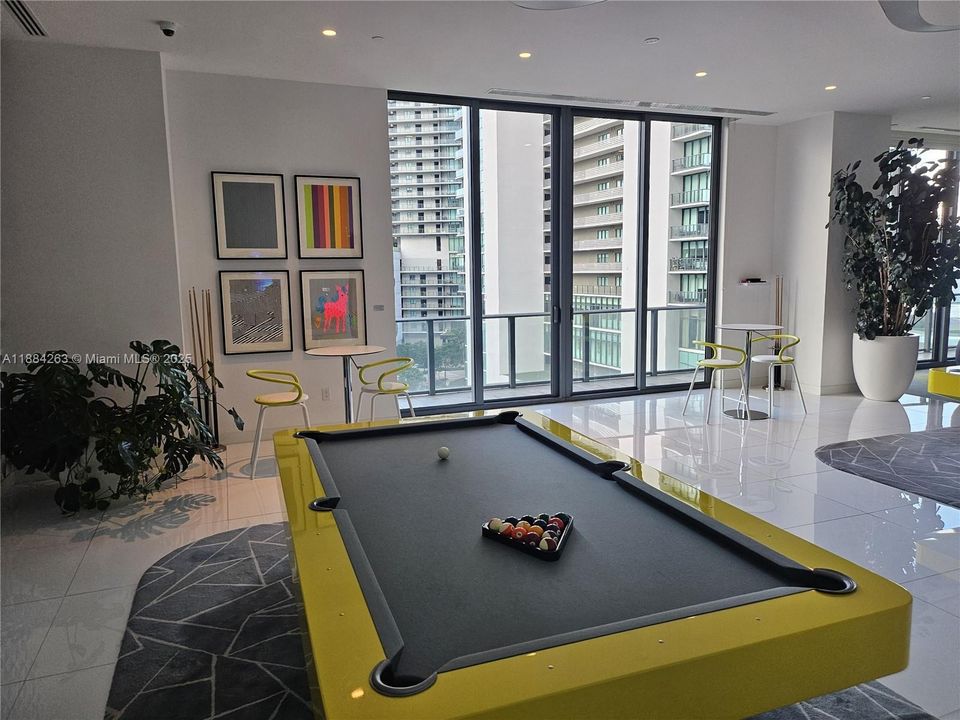 Под контрактом: $3,200 (1 спален, 1 ванн, 610 Квадратных фут)