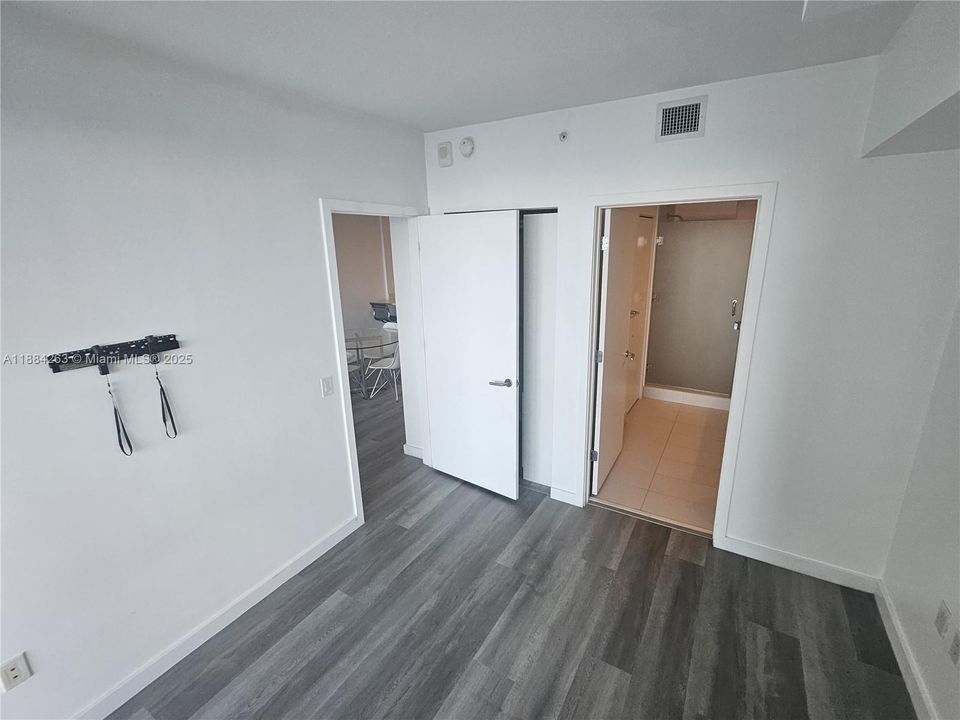 Под контрактом: $3,200 (1 спален, 1 ванн, 610 Квадратных фут)