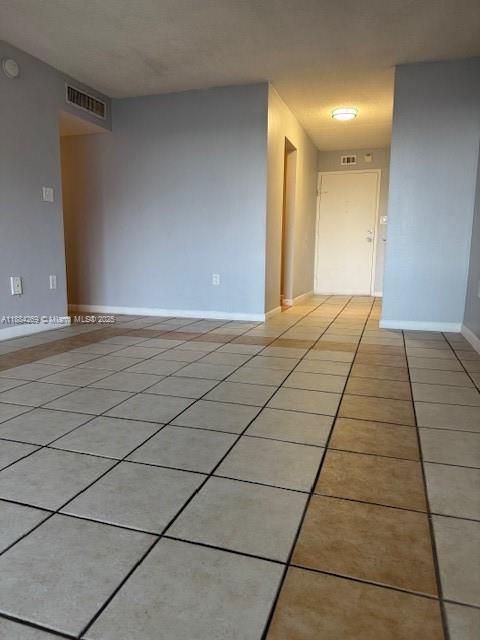 合同活跃: $159,000 (1 贝兹, 1 浴室, 610 平方英尺)