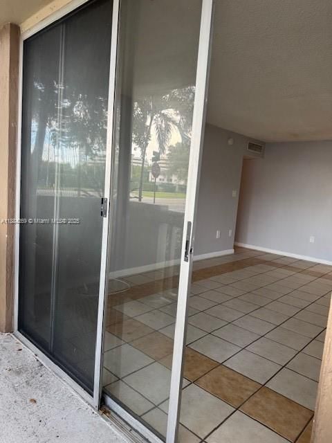 合同活跃: $159,000 (1 贝兹, 1 浴室, 610 平方英尺)