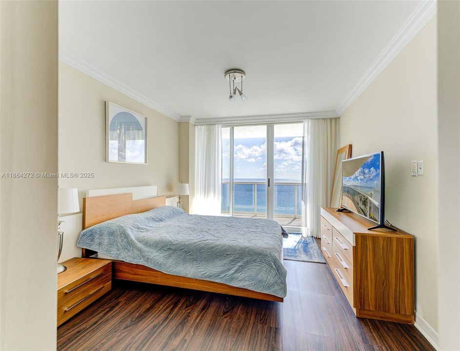 Под контрактом: $1,599,000 (3 спален, 3 ванн, 2120 Квадратных фут)