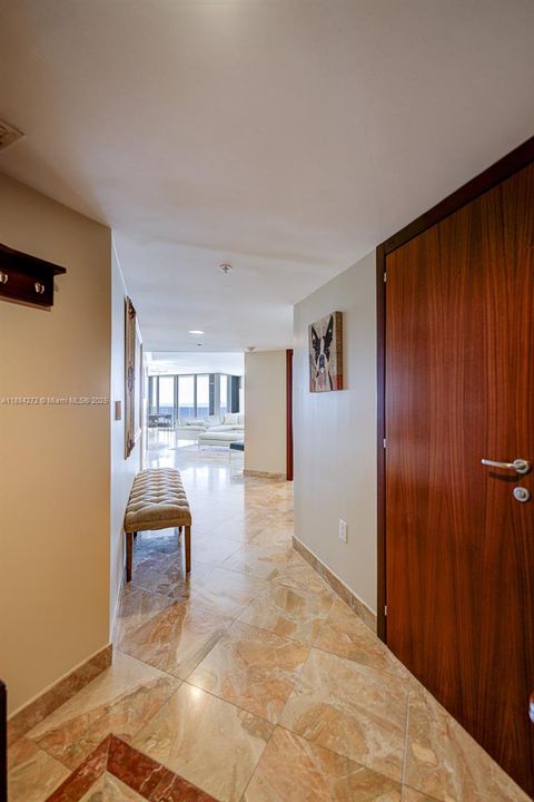 Под контрактом: $1,599,000 (3 спален, 3 ванн, 2120 Квадратных фут)