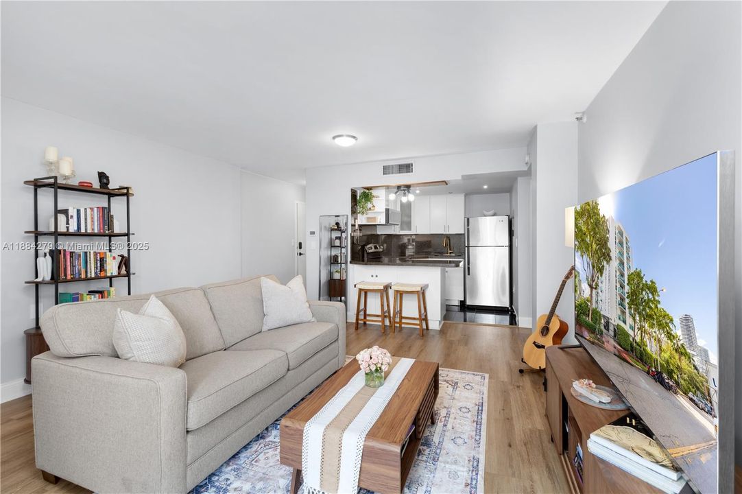 Recently Sold: $339,000 (1 beds, 1 baths, 723 Square Feet)