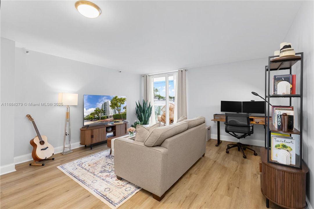 Recently Sold: $339,000 (1 beds, 1 baths, 723 Square Feet)