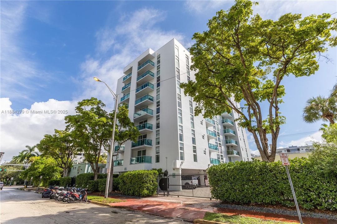 Recently Sold: $339,000 (1 beds, 1 baths, 723 Square Feet)