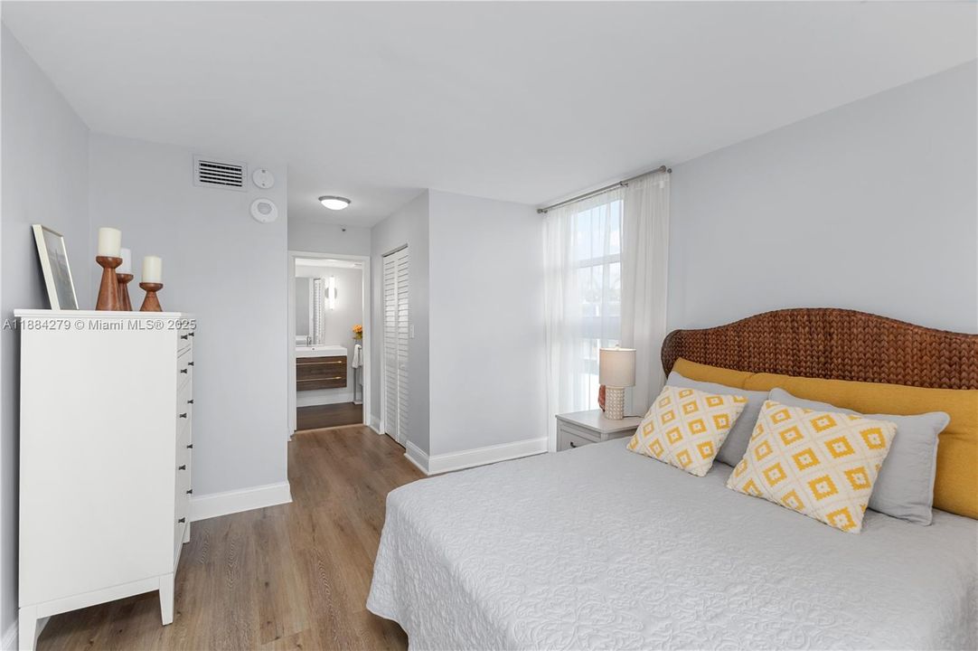 Recently Sold: $339,000 (1 beds, 1 baths, 723 Square Feet)