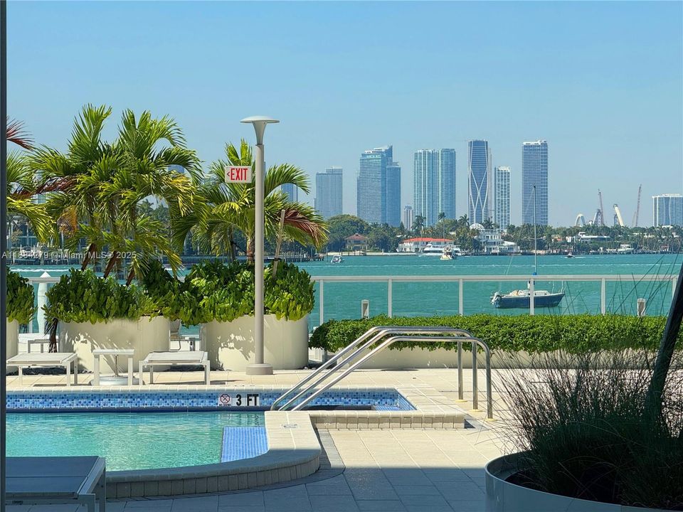 Recently Sold: $339,000 (1 beds, 1 baths, 723 Square Feet)