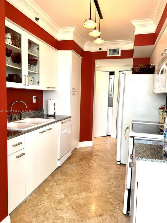 Activo con contrato: $1,100,000 (2 camas, 2 baños, 1410 Pies cuadrados)