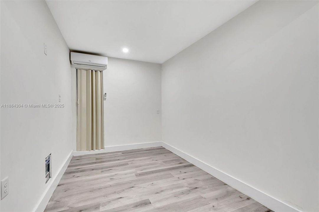 Recently Rented: $6,000 (5 beds, 3 baths, 2219 Square Feet)