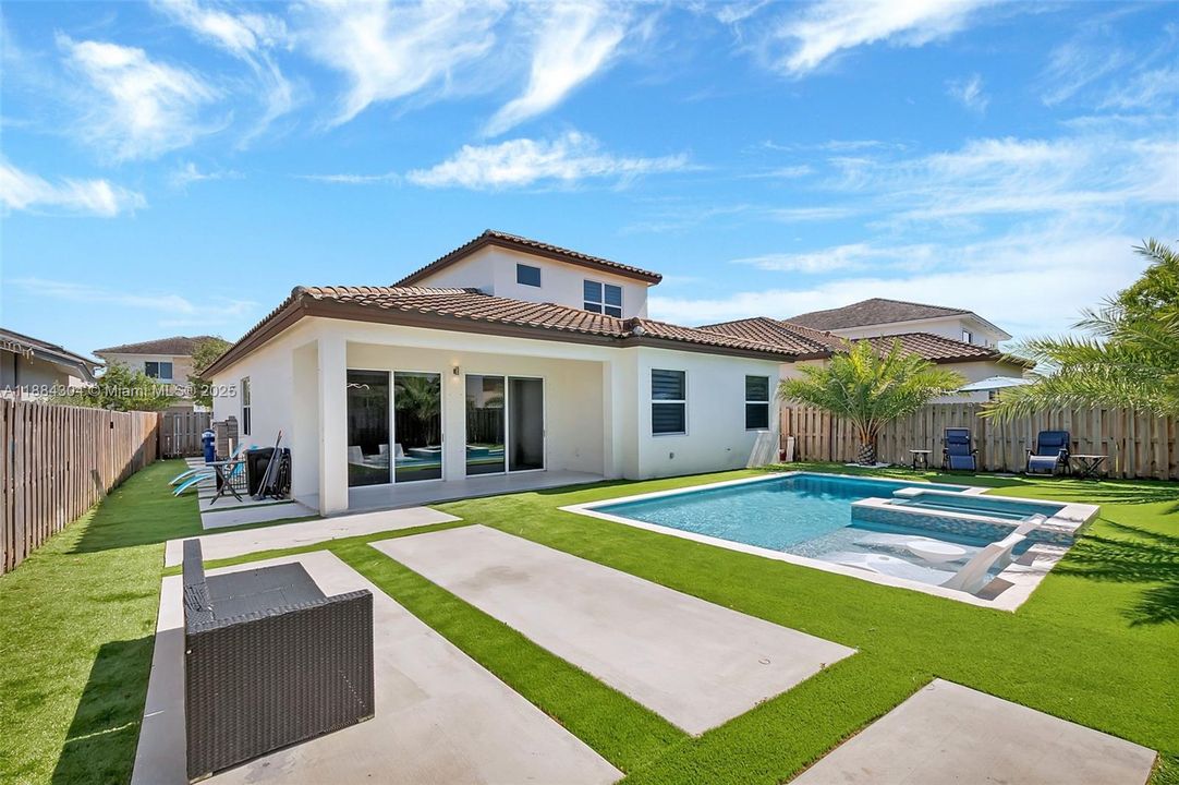 Recently Rented: $6,000 (5 beds, 3 baths, 2219 Square Feet)