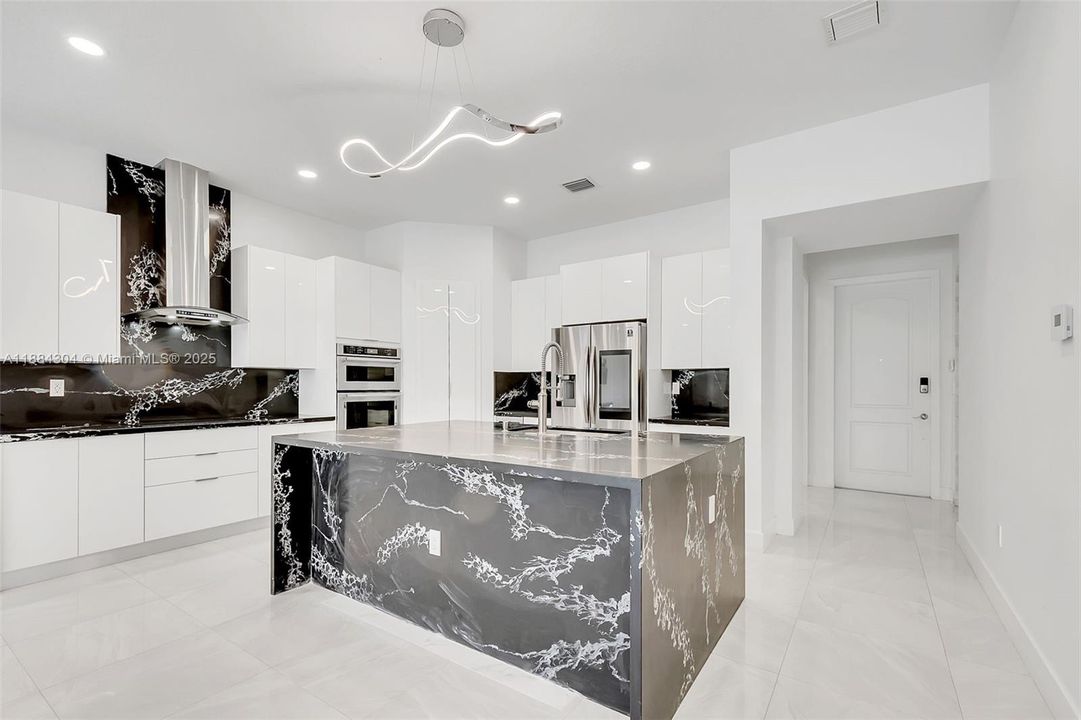 Recently Rented: $6,000 (5 beds, 3 baths, 2219 Square Feet)