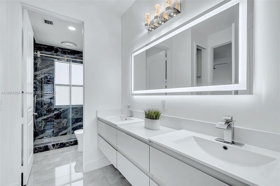 Recently Rented: $6,000 (5 beds, 3 baths, 2219 Square Feet)