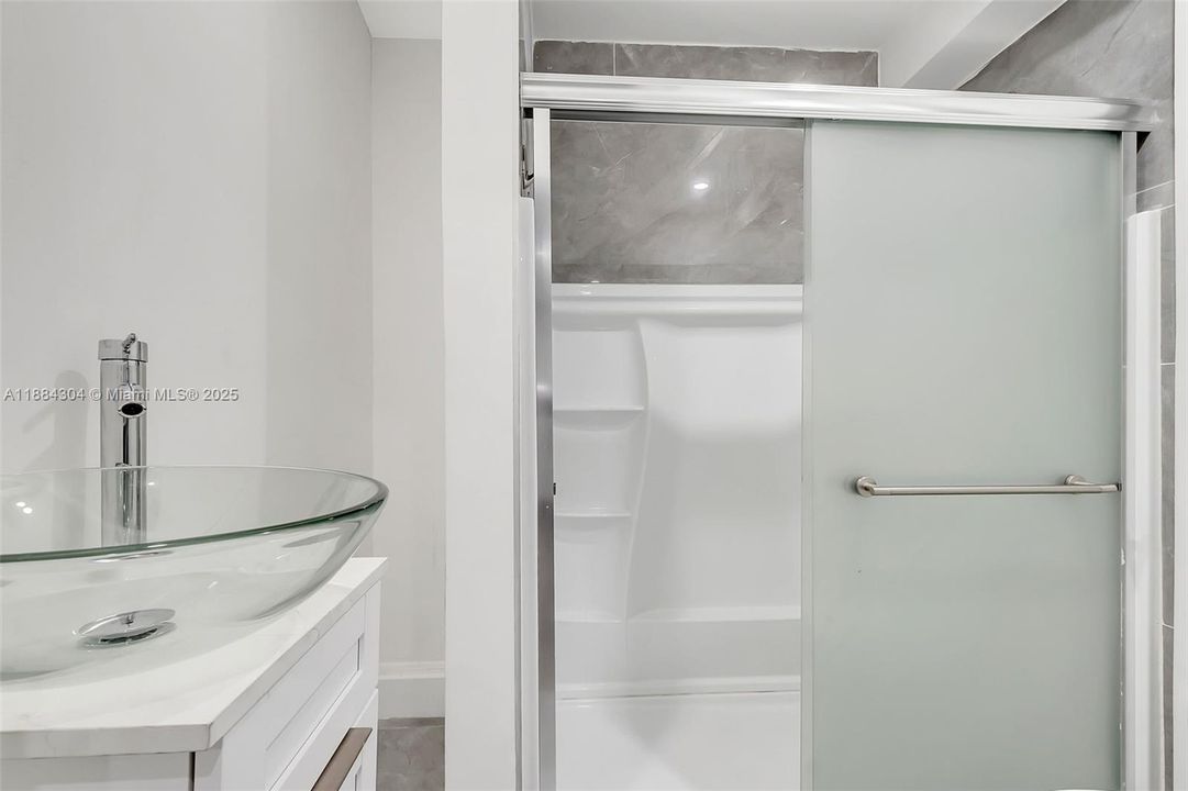 Recently Rented: $6,000 (5 beds, 3 baths, 2219 Square Feet)