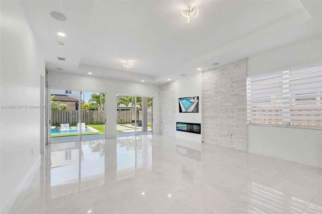 Recently Rented: $6,000 (5 beds, 3 baths, 2219 Square Feet)