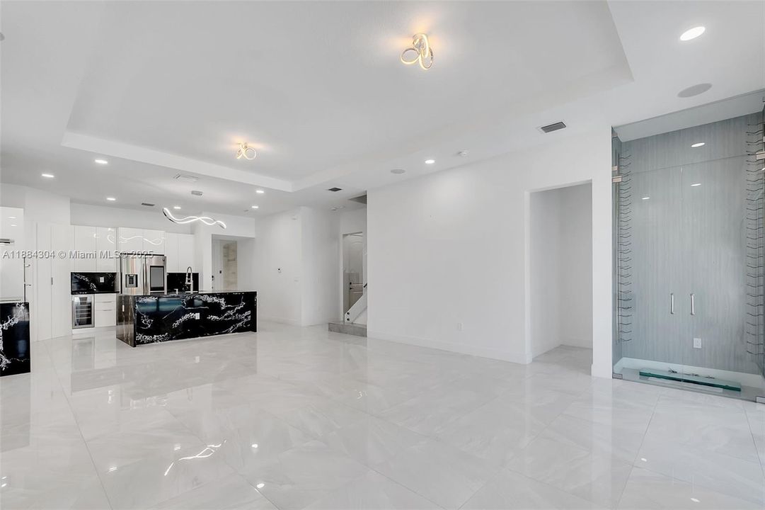 Recently Rented: $6,000 (5 beds, 3 baths, 2219 Square Feet)