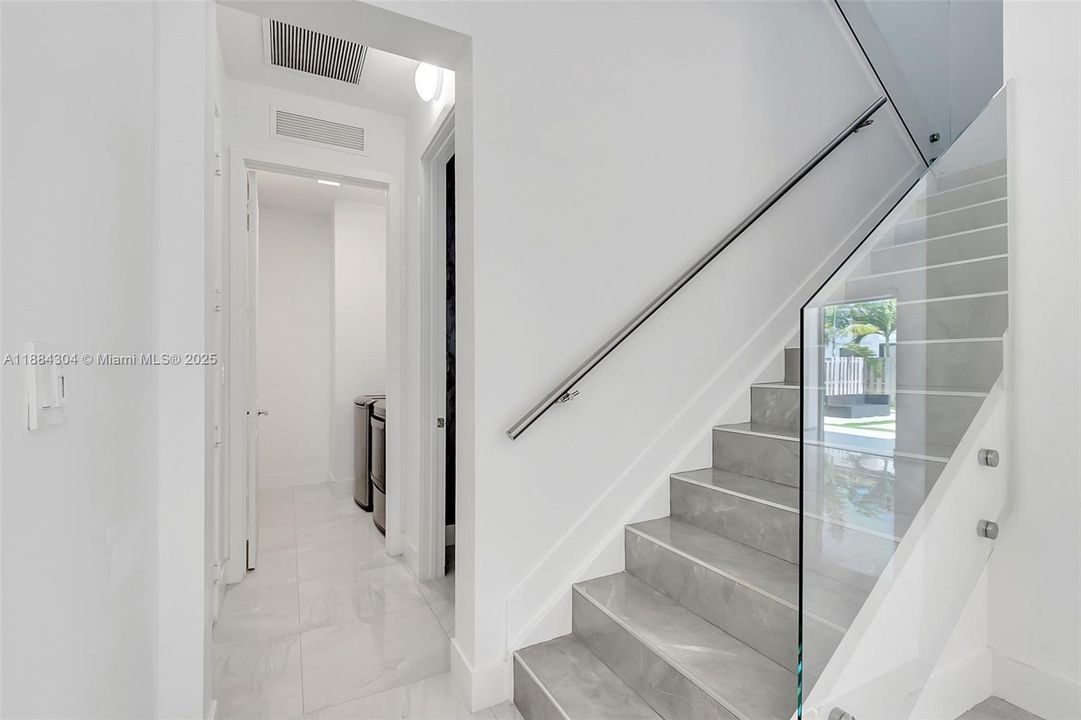 Recently Rented: $6,000 (5 beds, 3 baths, 2219 Square Feet)