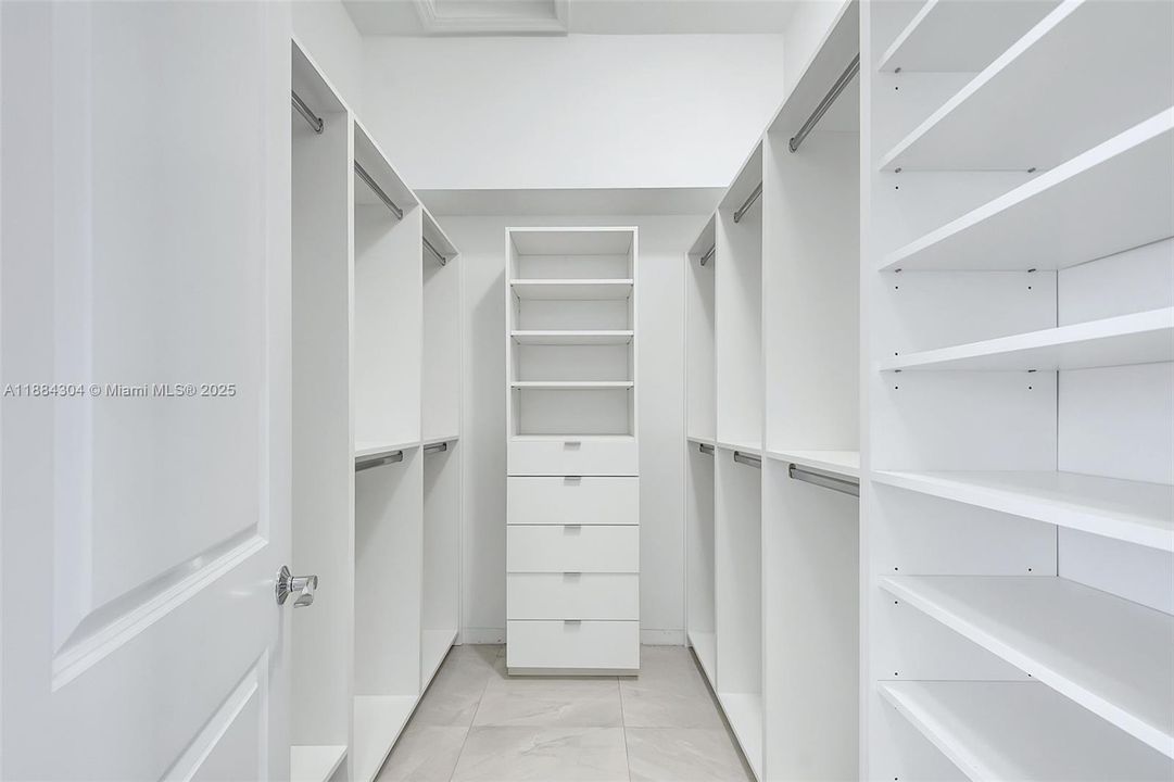 Recently Rented: $6,000 (5 beds, 3 baths, 2219 Square Feet)