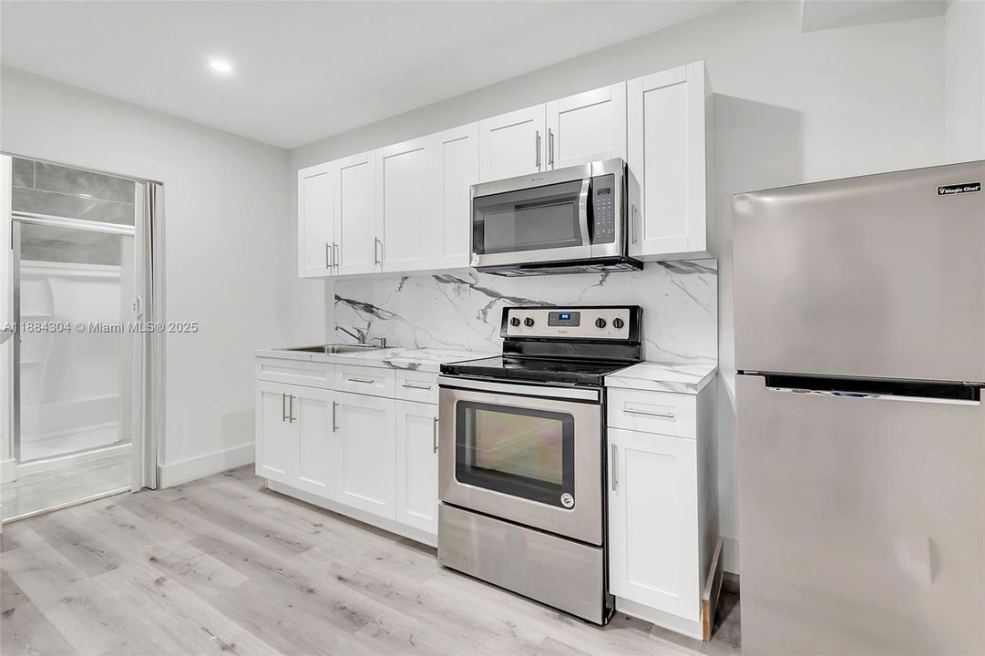 Recently Rented: $6,000 (5 beds, 3 baths, 2219 Square Feet)