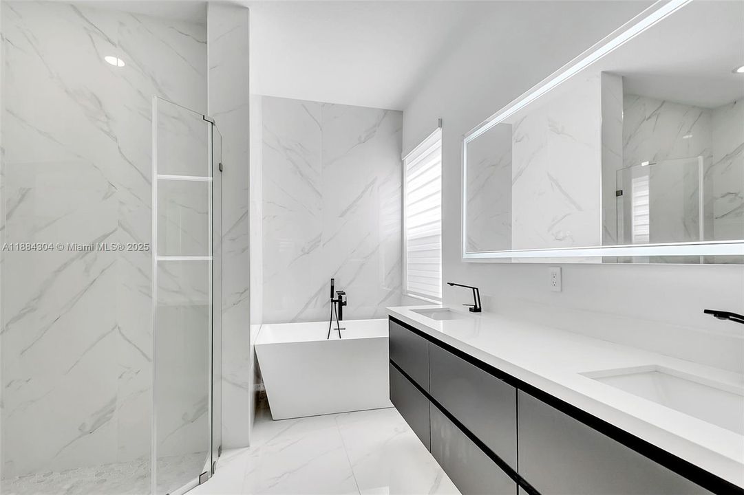 Recently Rented: $6,000 (5 beds, 3 baths, 2219 Square Feet)