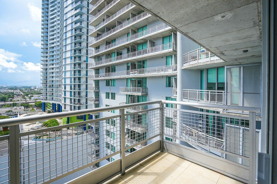 最近售出: $324,900 (1 贝兹, 1 浴室, 638 平方英尺)