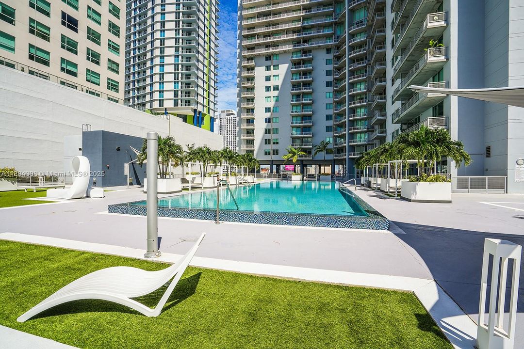 最近售出: $324,900 (1 贝兹, 1 浴室, 638 平方英尺)