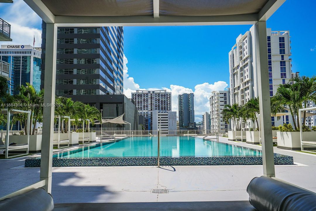 最近售出: $324,900 (1 贝兹, 1 浴室, 638 平方英尺)