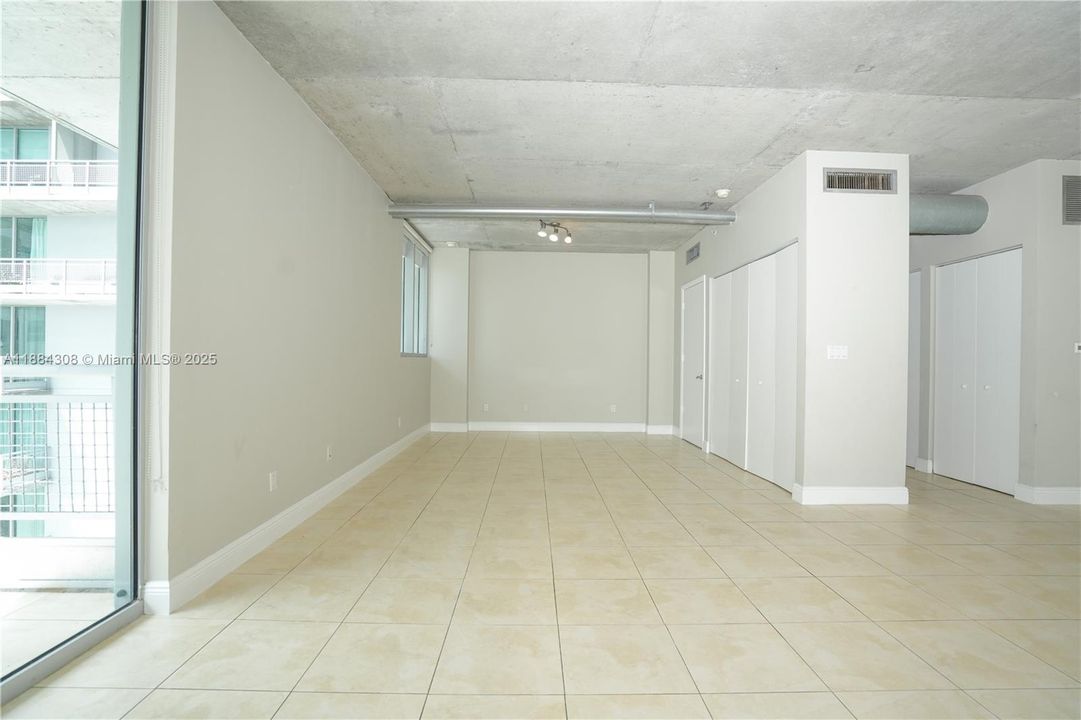 最近售出: $324,900 (1 贝兹, 1 浴室, 638 平方英尺)