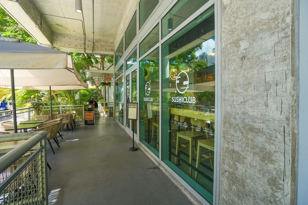 Itsi Coffee and Sushi Club