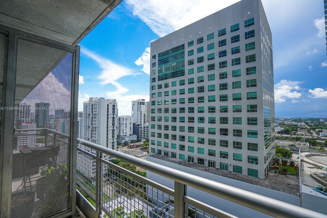 最近售出: $324,900 (1 贝兹, 1 浴室, 638 平方英尺)