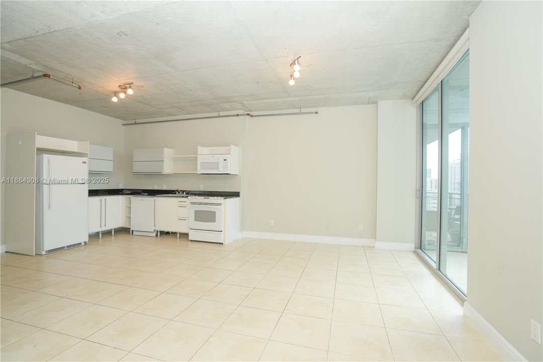 最近售出: $324,900 (1 贝兹, 1 浴室, 638 平方英尺)