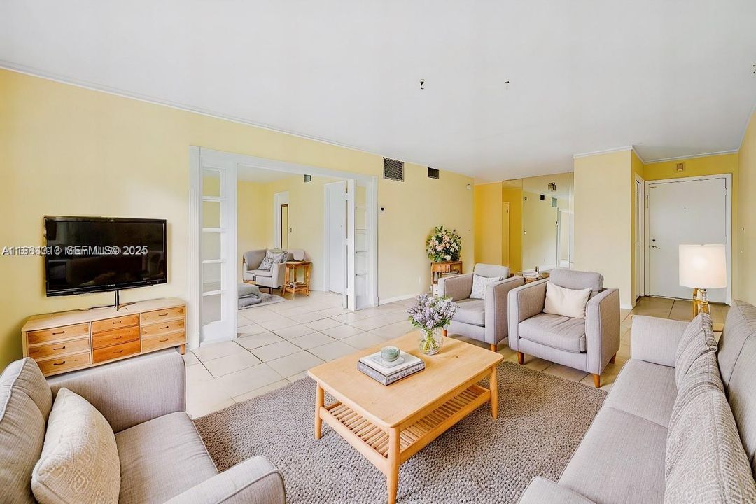 Active With Contract: $1,550 (1 beds, 1 baths, 750 Square Feet)