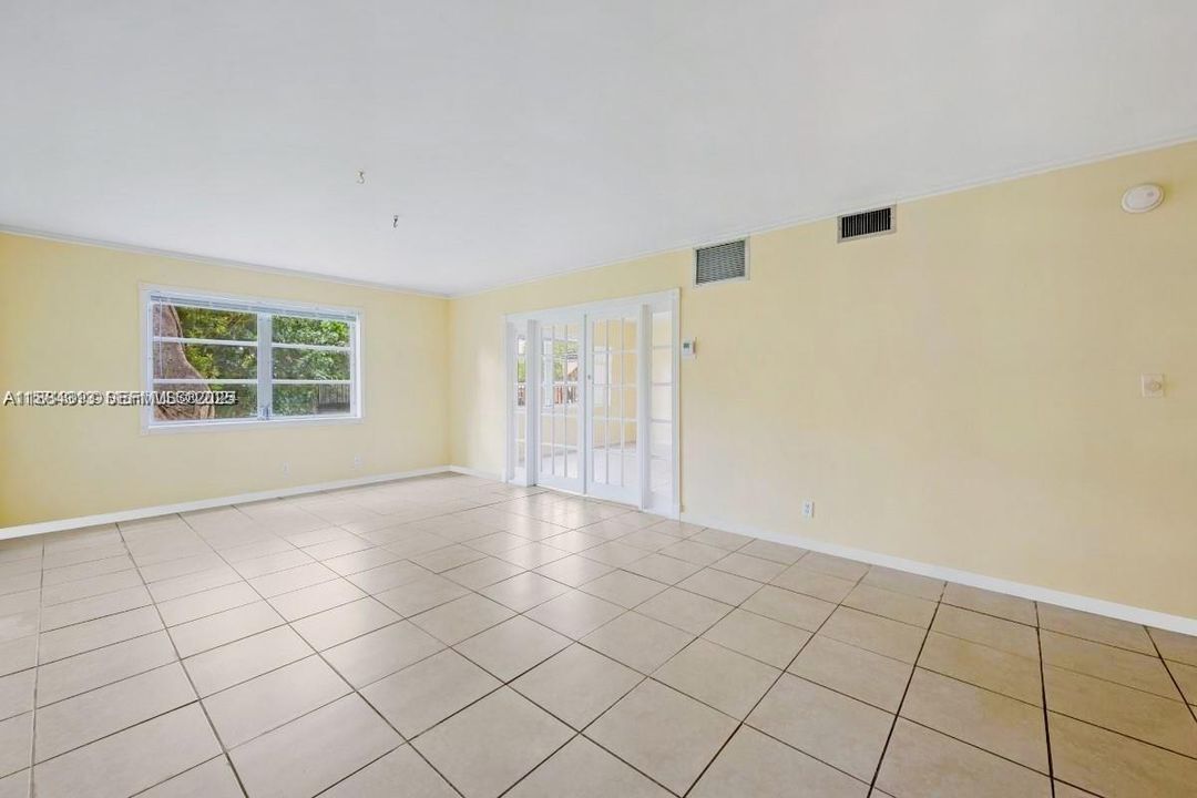 Active With Contract: $1,550 (1 beds, 1 baths, 750 Square Feet)