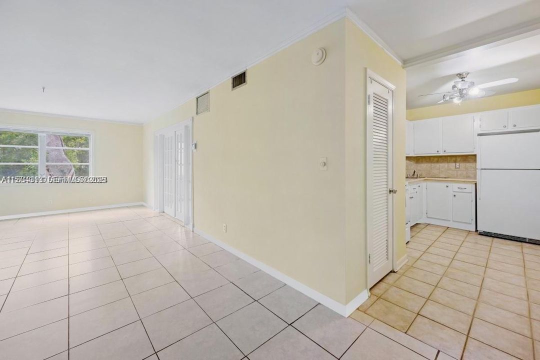 Active With Contract: $1,550 (1 beds, 1 baths, 750 Square Feet)